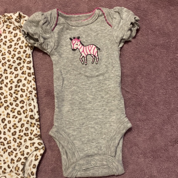🔥4/20! 5 carters baby girl preemie onesies. - Picture 6 of 8